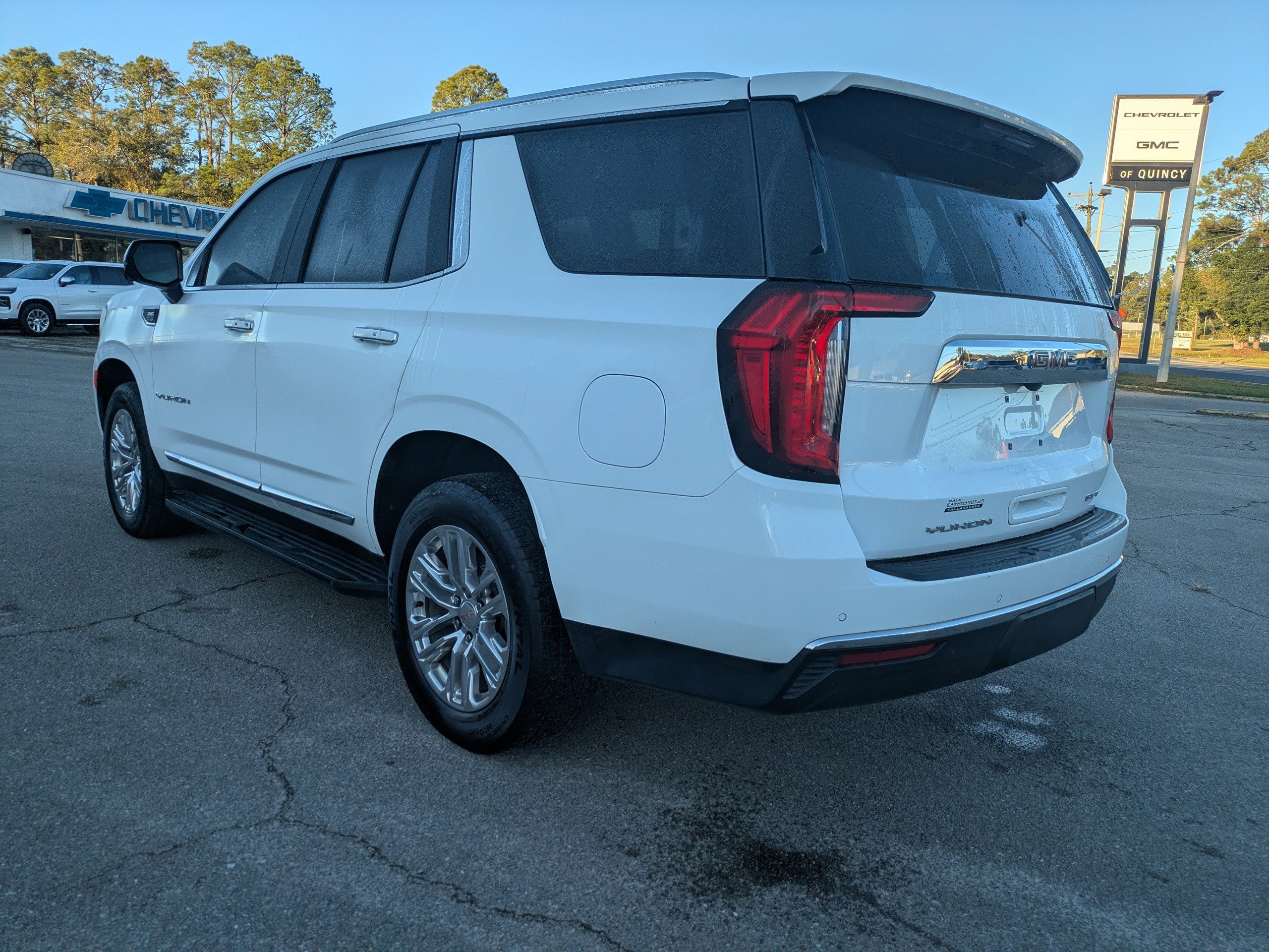 Used 2022 GMC Yukon SLT w/ SLT Premium Package image 7