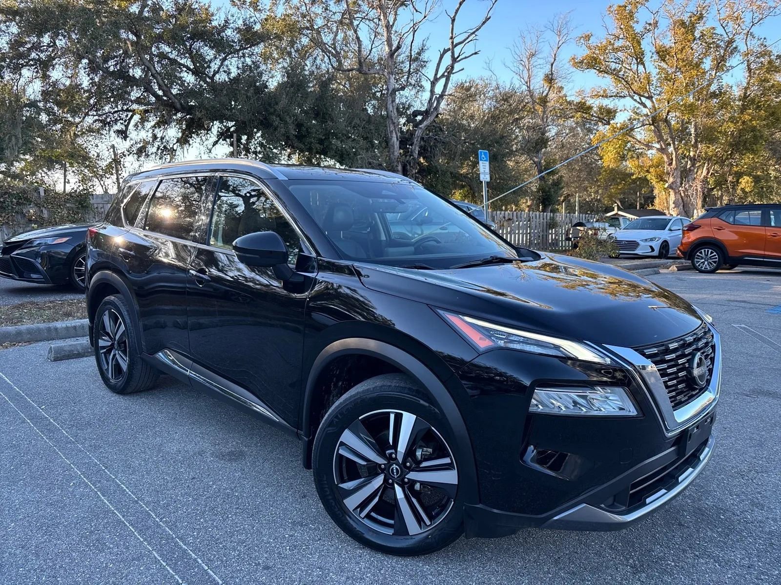 Used 2023 Nissan Rogue SL AWD/4WD image 5