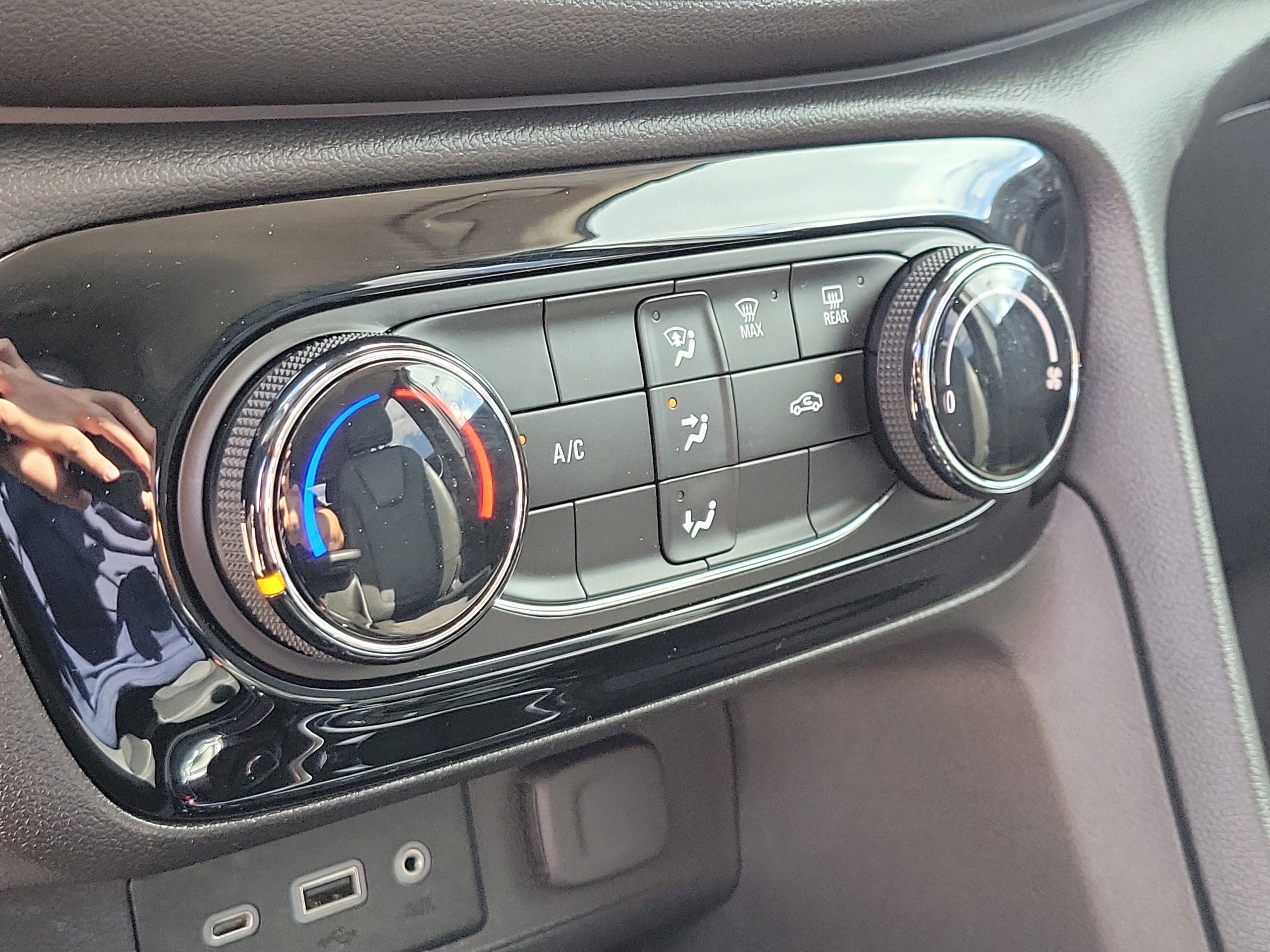 Used 2023 Buick Encore GX Preferred image 26