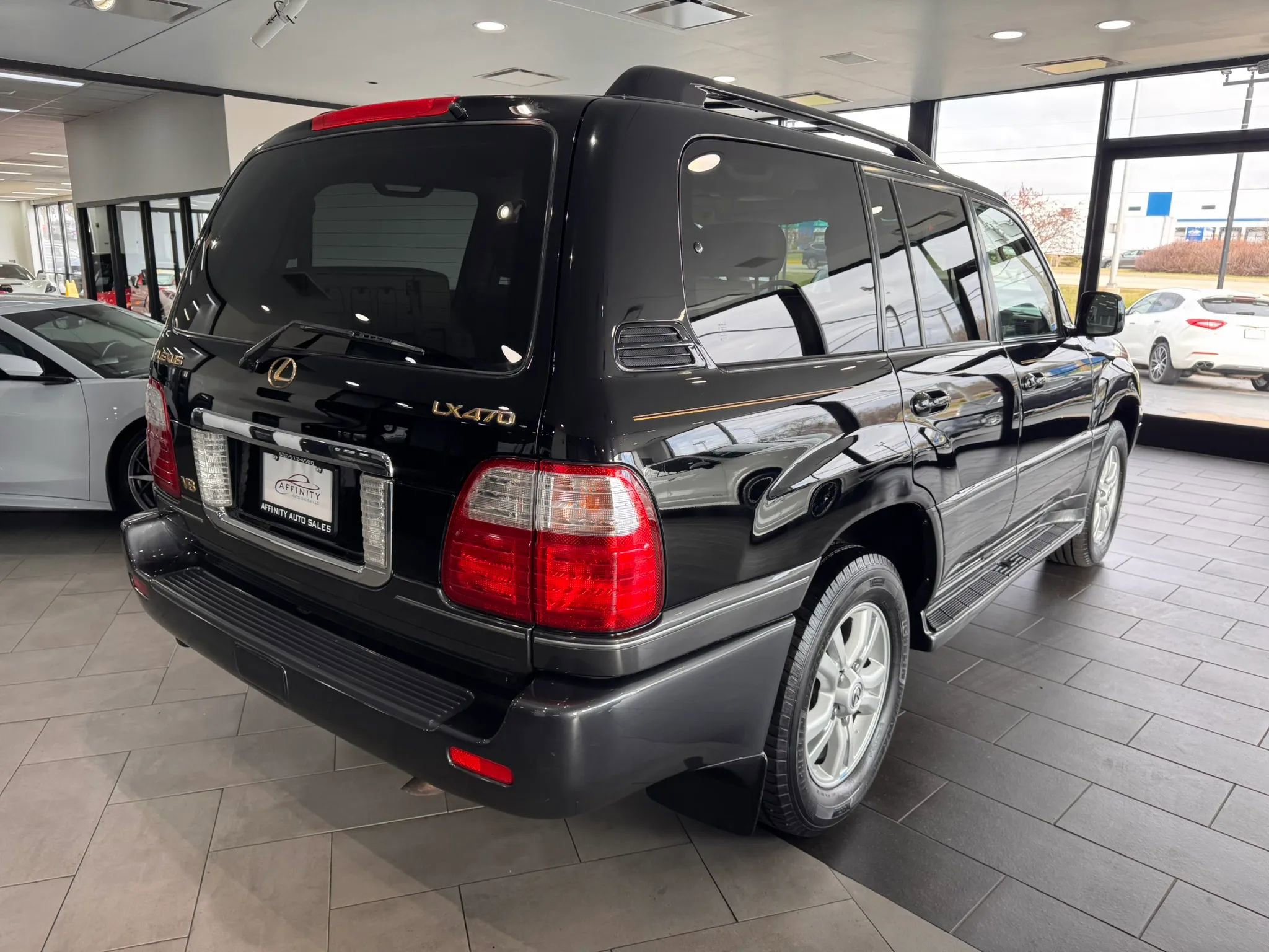 Used 2004 Lexus LX 470 4WD image 5