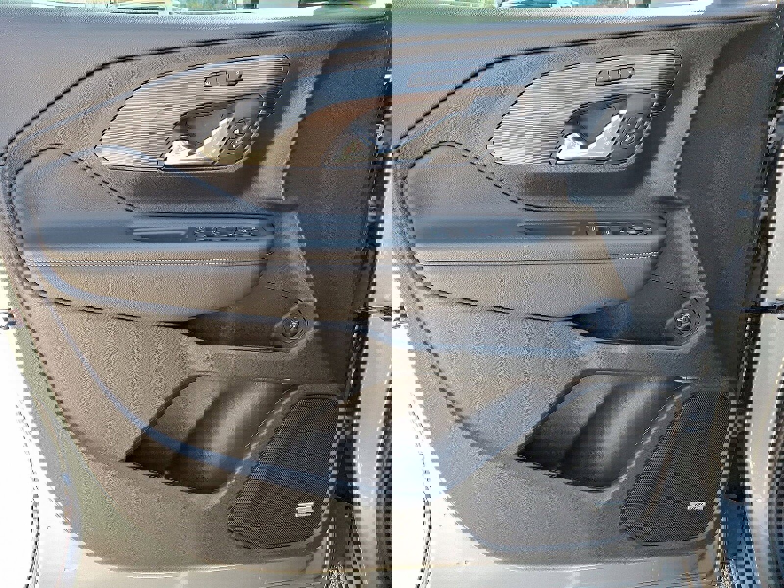 Certified 2023 GMC Terrain SLT w/ Infotainment Package II AWD/4WD image 10