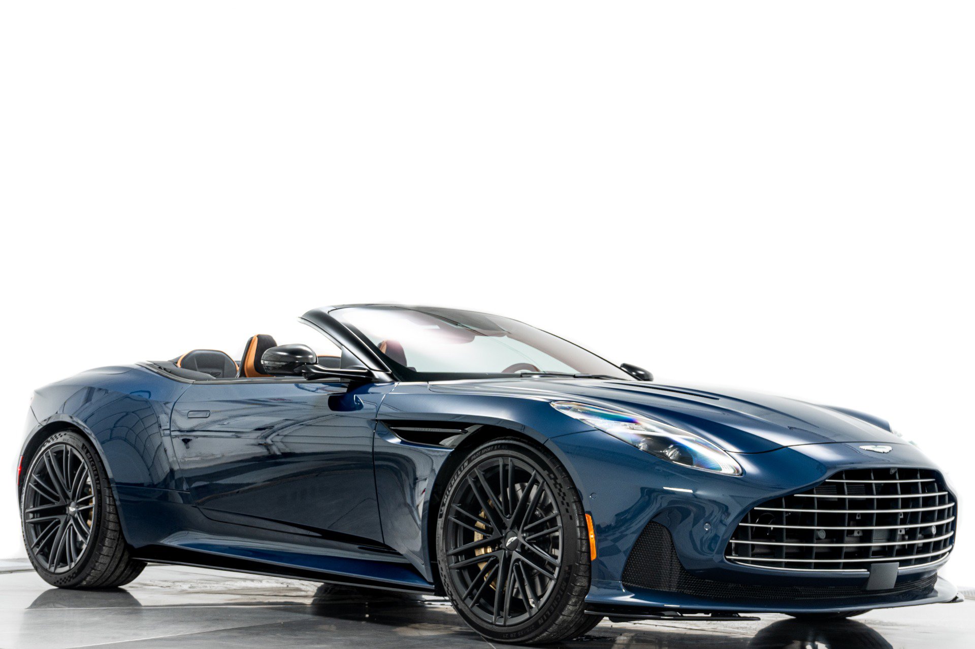 Used 2024 Aston Martin DB12 Volante -Carbon Fiber Bucket S image 34