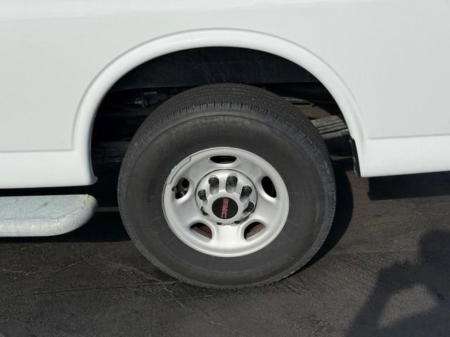 Used 2024 GMC Savana 2500 w/ Driver Convenience Package RWD image 4
