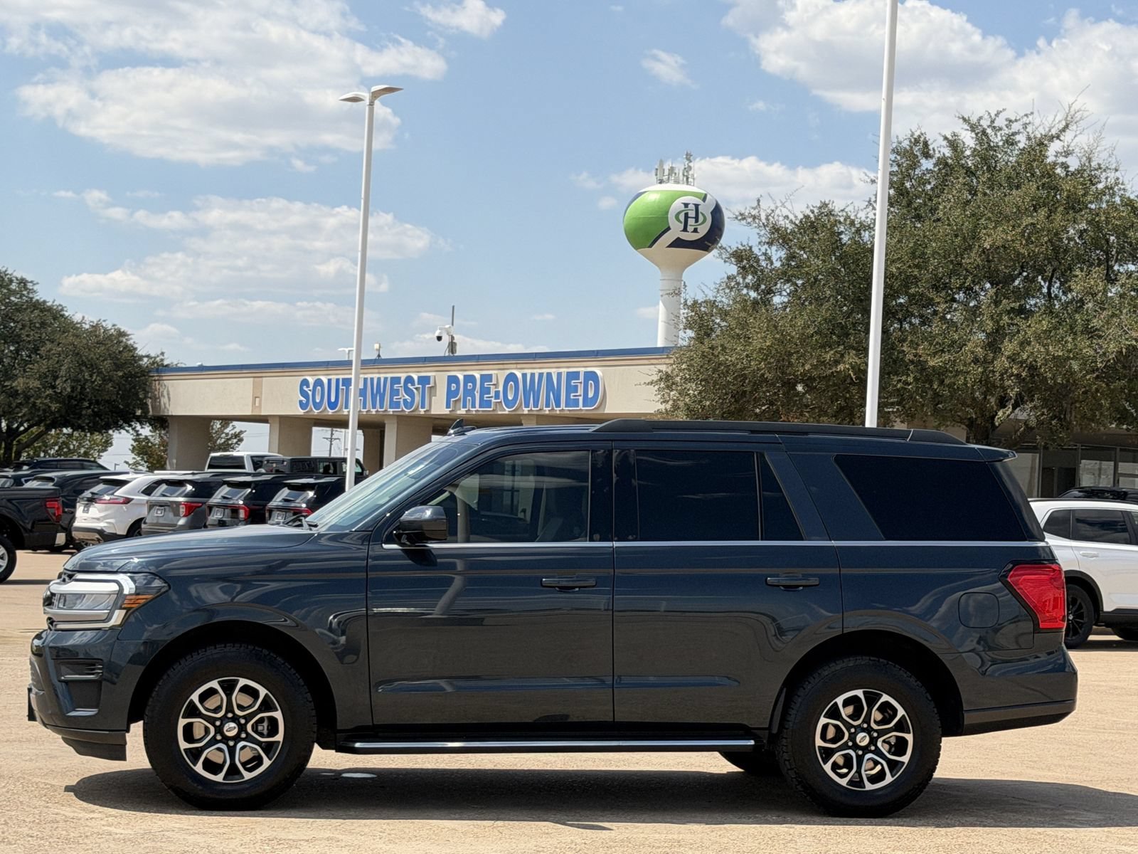 Used 2022 Ford Expedition XLT RWD image 7