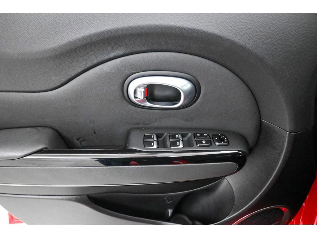 Used 2019 Kia Soul + image 28
