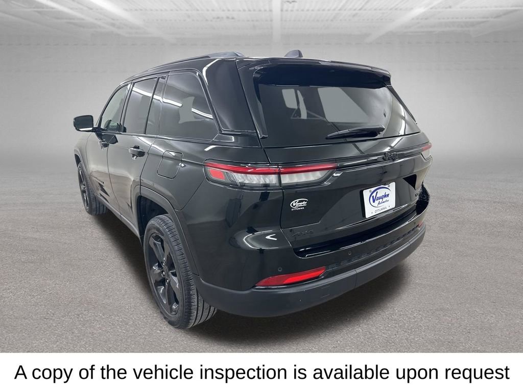 Used 2023 Jeep Grand Cherokee Limited w/ Black Appearance Package image 9