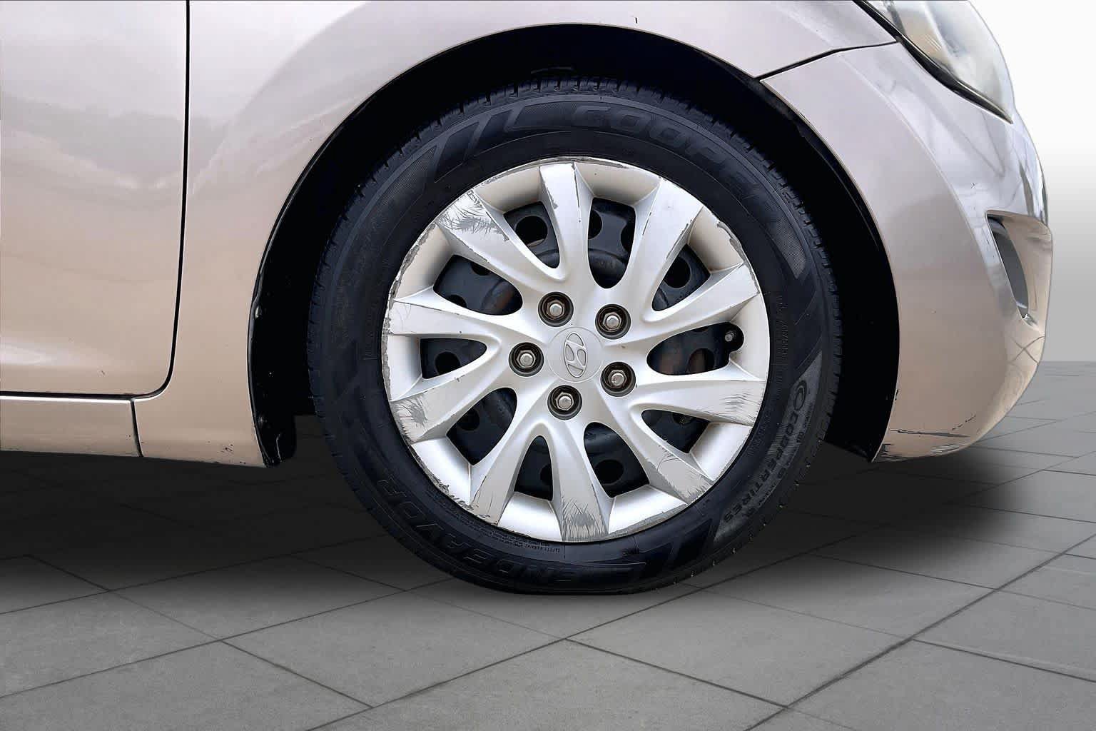 Used 2013 Hyundai Elantra GLS FWD image 11