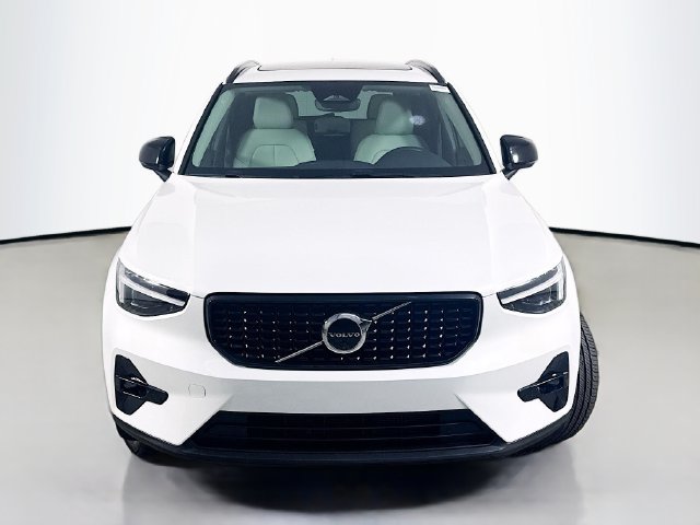 Used 2026 Volvo XC40 B5 Plus AWD/4WD image 2