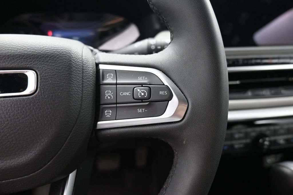 Used 2025 Jeep Compass Limited AWD/4WD image 24