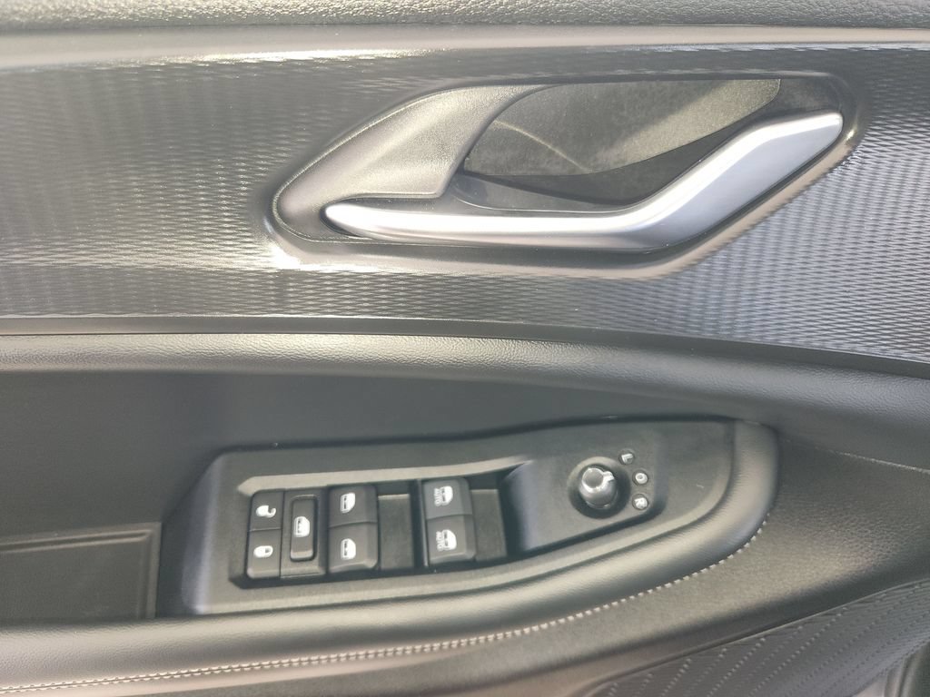 Used 2024 Jeep Grand Cherokee Altitude RWD image 29