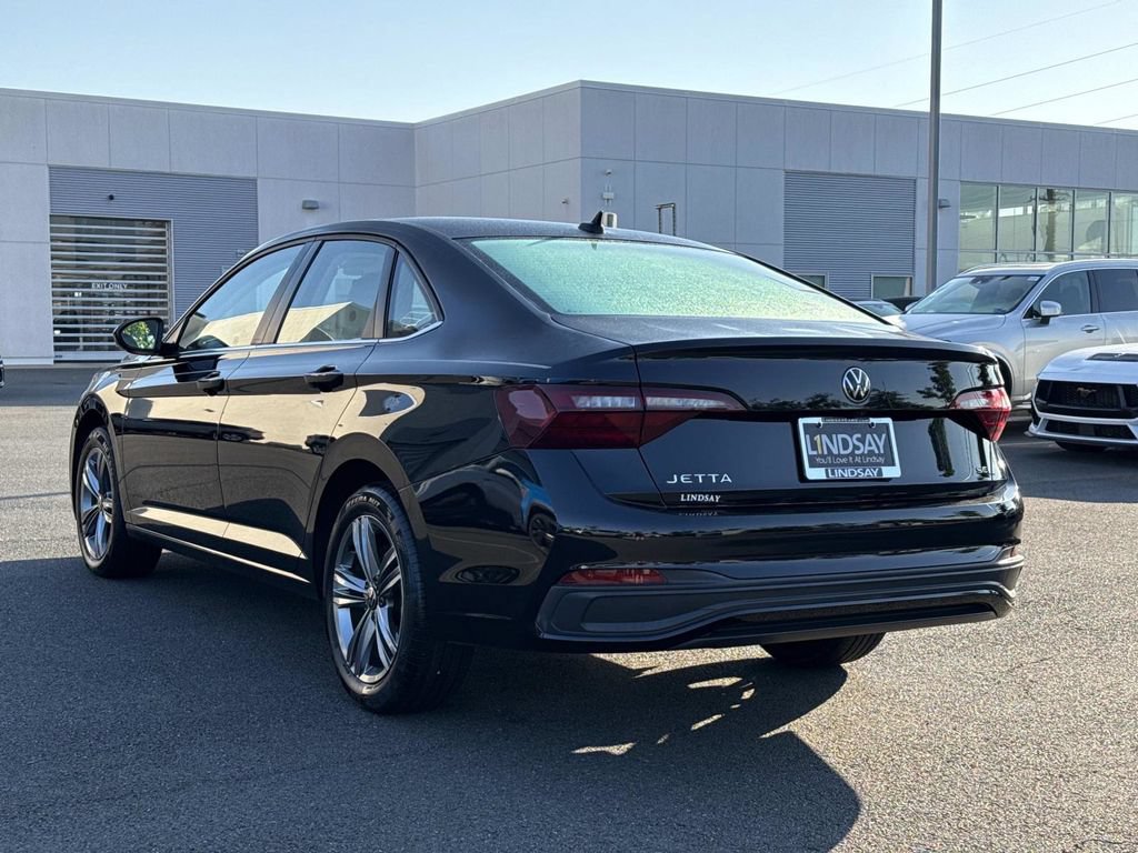 Used 2023 Volkswagen Jetta SE FWD image 5