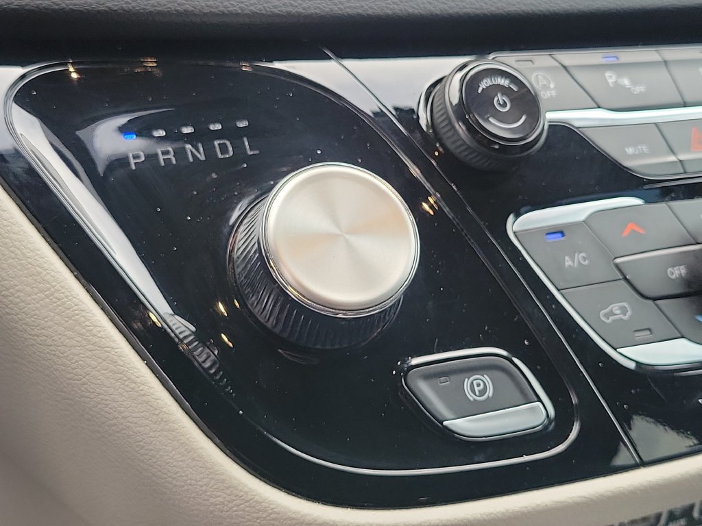 Used 2024 Chrysler Pacifica Touring-L FWD image 35