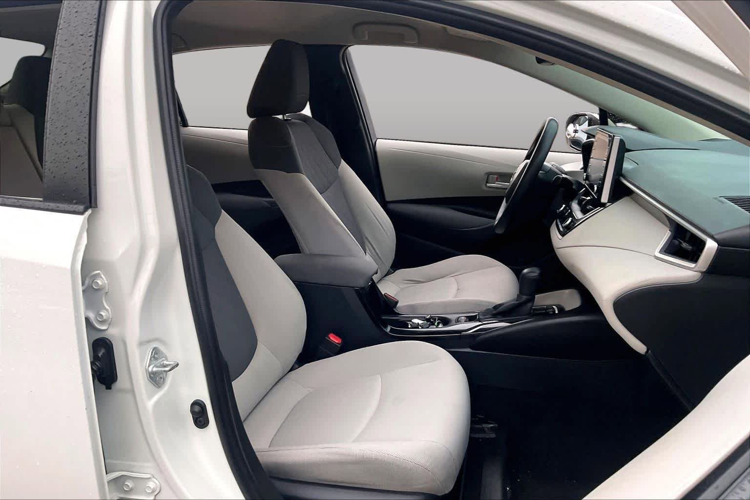 Used 2020 Toyota Corolla LE w/ Carpet Mat Package (TMS) FWD image 9