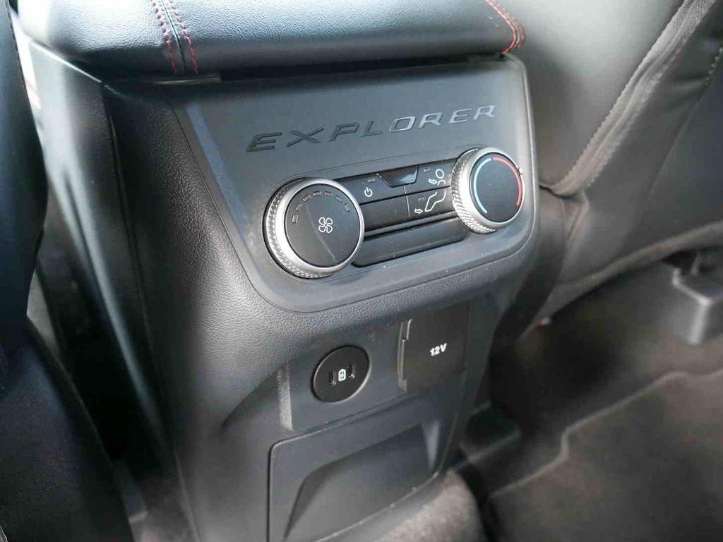Used 2025 Ford Explorer ST-Line image 15