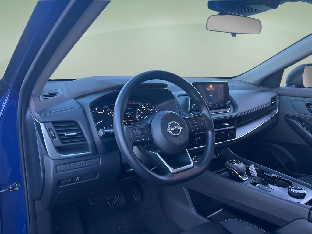 Used 2023 Nissan Rogue S image 11