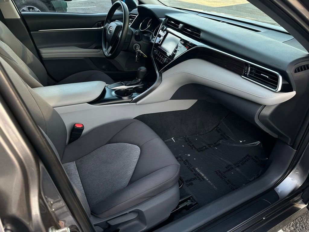 Used 2018 Toyota Camry L image 16