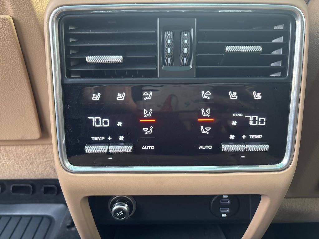 Used 2022 Porsche Cayenne Platinum Edition image 21