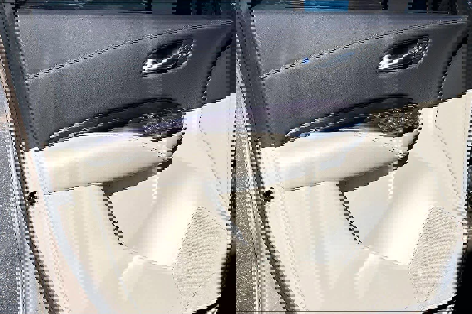 Used 2023 Cadillac XT4 Luxury w/ Cold Weather Package image 22