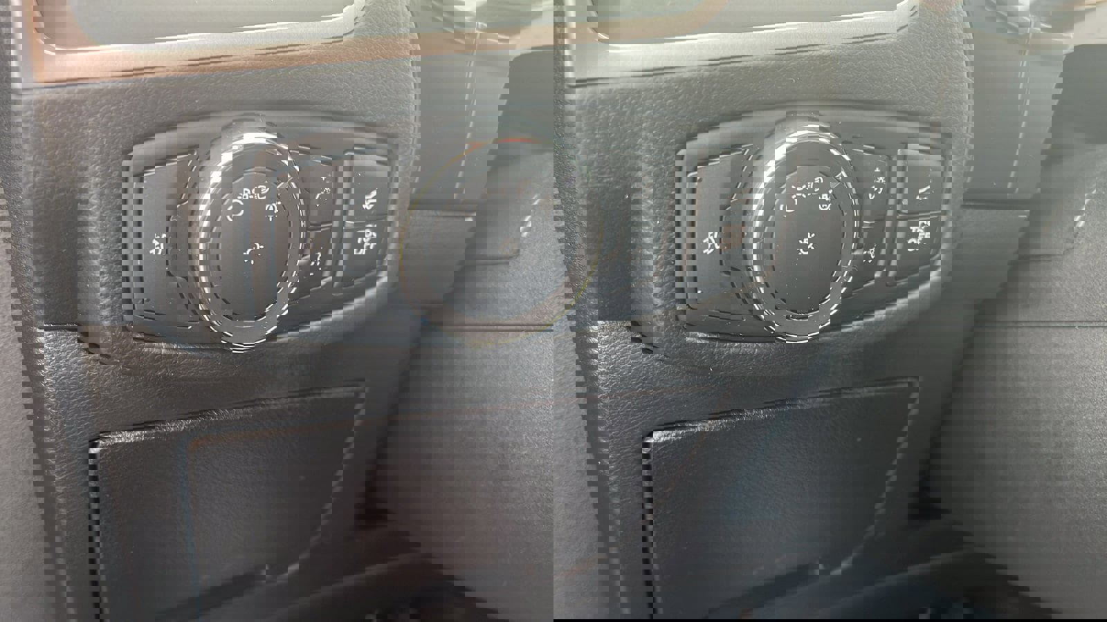 Used 2022 Ford Edge SEL w/ Convenience Package image 15