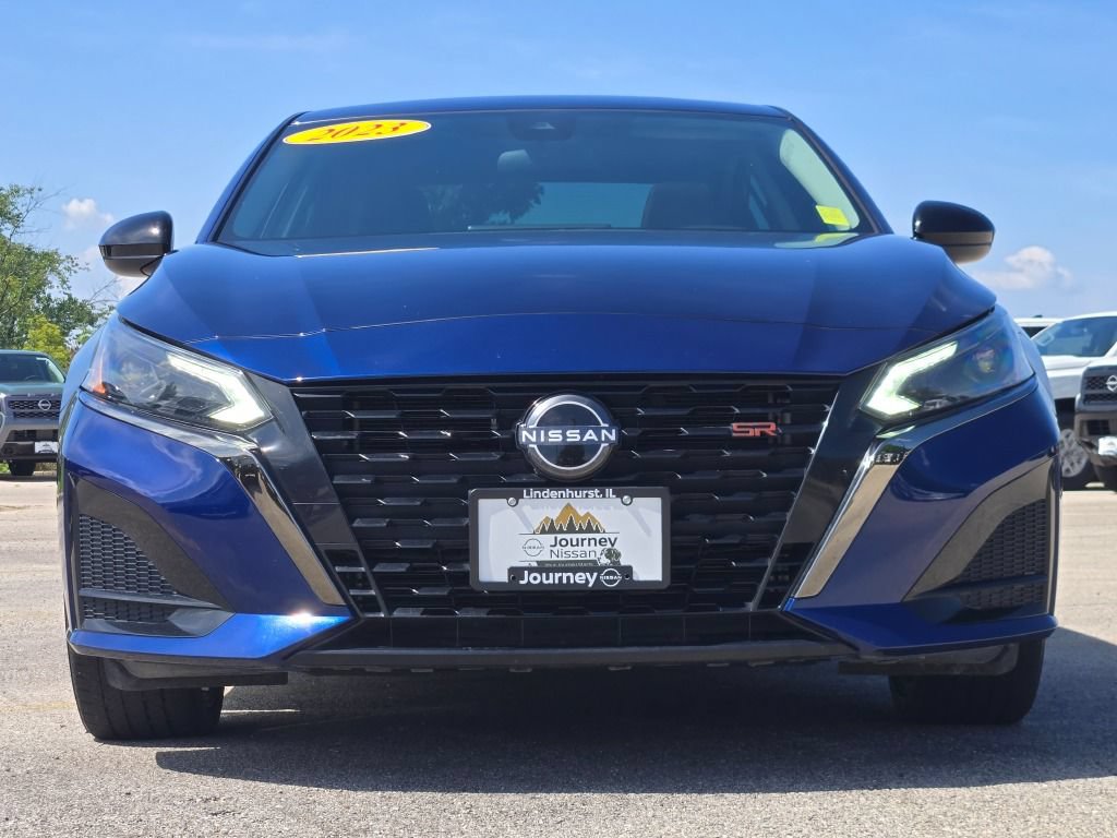 Used 2023 Nissan Altima 2.5 SR w/ SR Premium Package FWD image 3