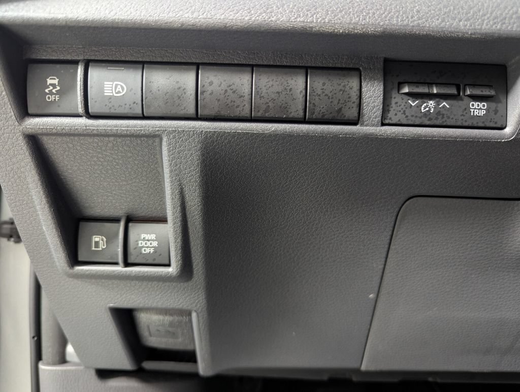 Used 2021 Toyota Sienna XLE FWD image 15