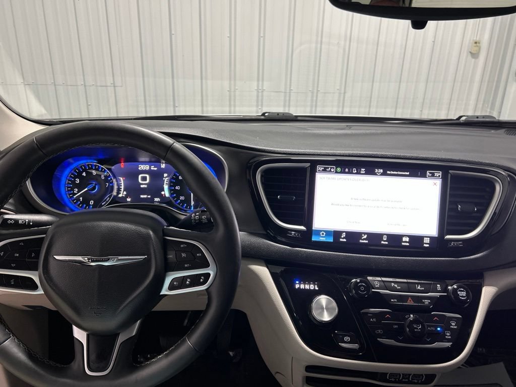 Used 2024 Chrysler Pacifica Touring-L FWD image 20