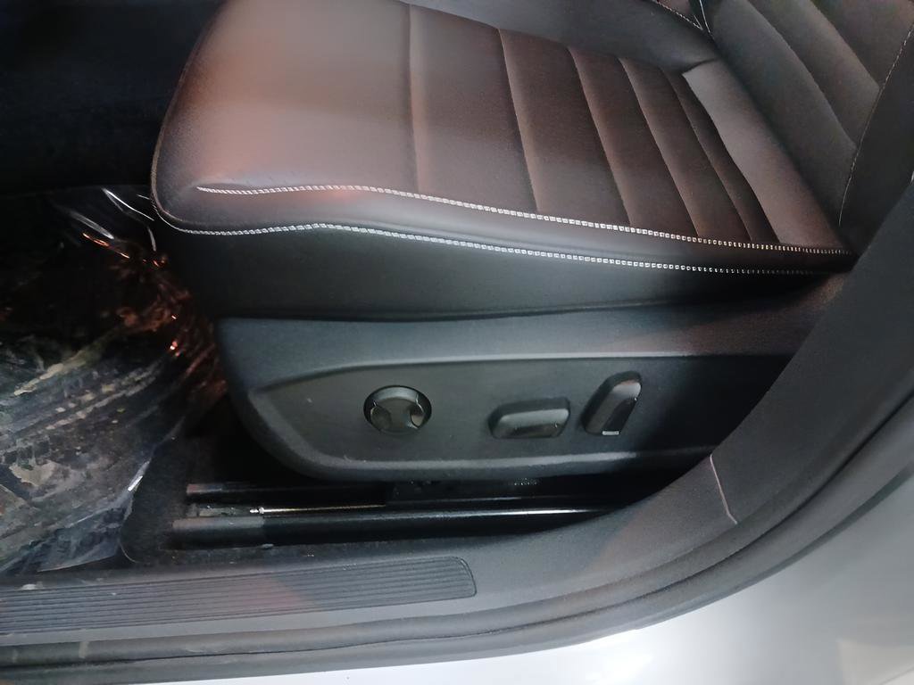 Used 2024 Volkswagen Jetta SE FWD image 17