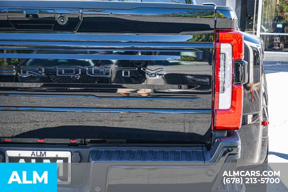 Used 2025 Ford F450 Platinum w/ FX4 Off-Road Package image 13