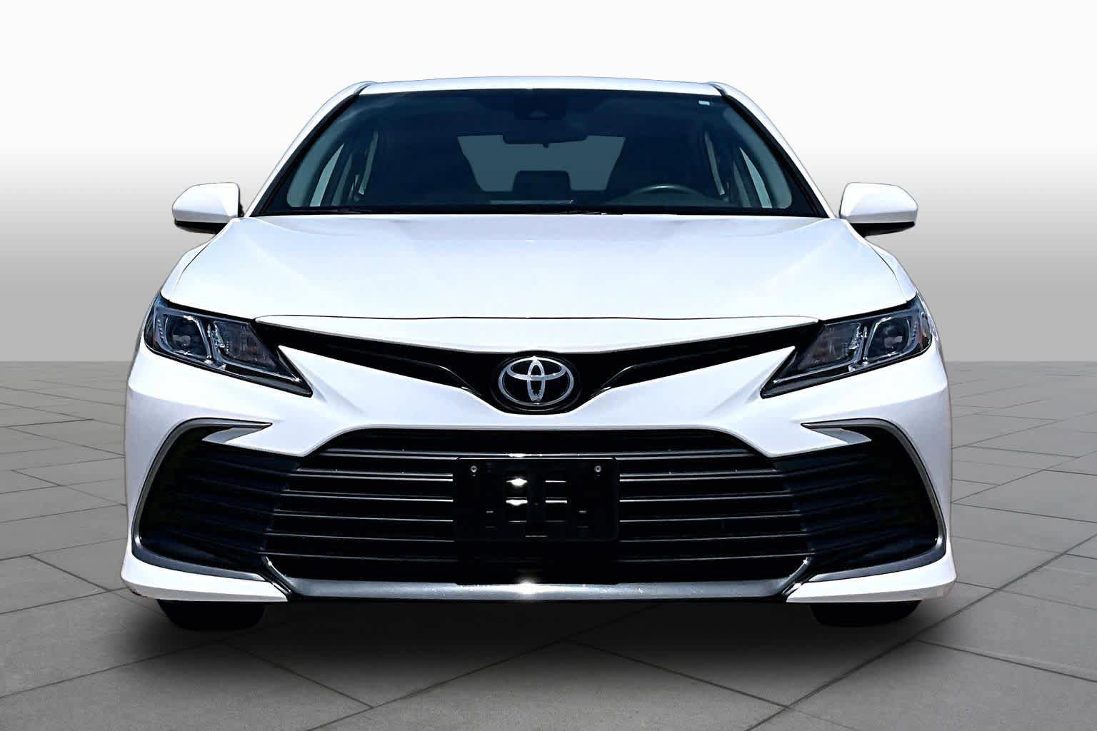 Used 2022 Toyota Camry LE FWD image 4