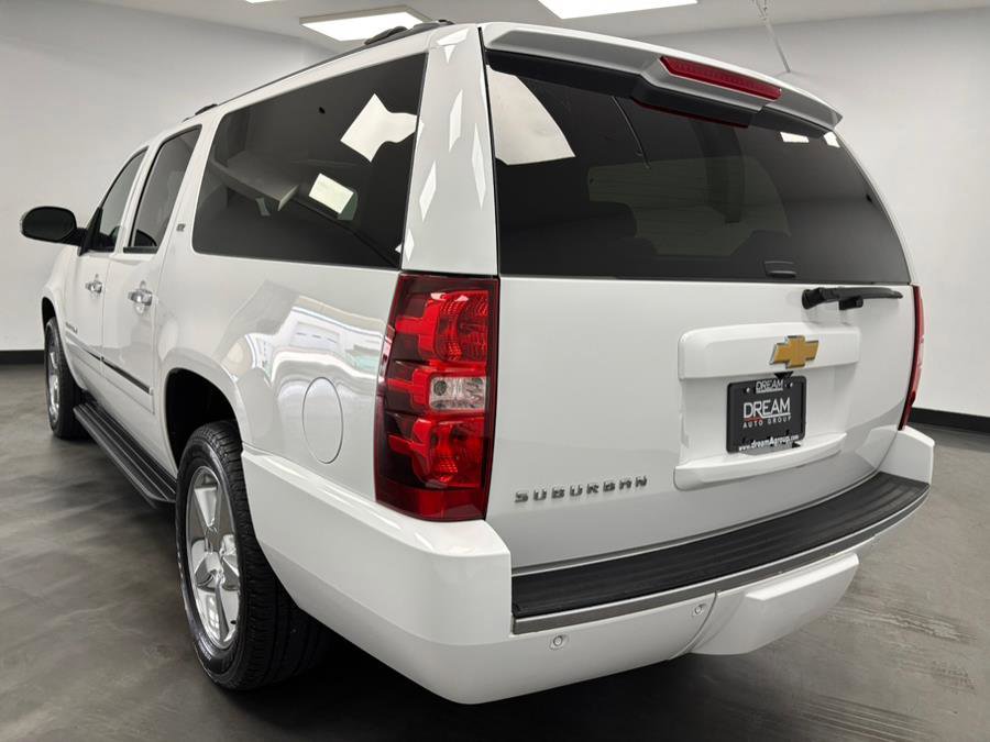 Used 2014 Chevrolet Suburban LTZ image 4