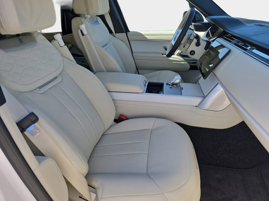 New 2025 Land Rover Range Rover SV image 10