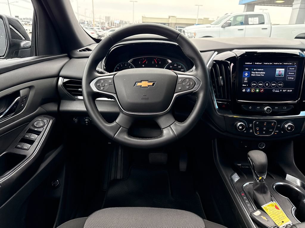 Used 2023 Chevrolet Traverse LT image 16