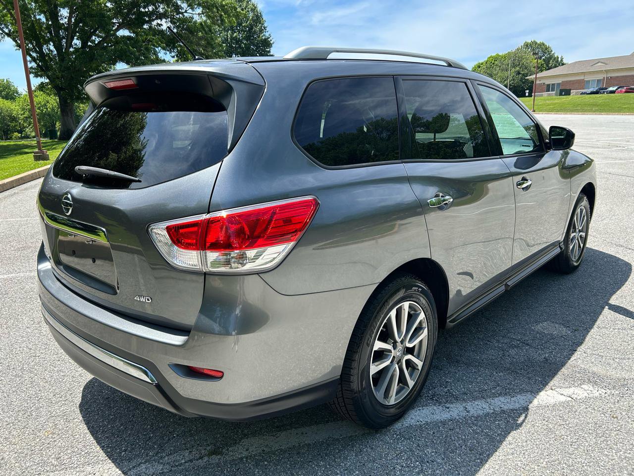 Used 2015 Nissan Pathfinder S AWD/4WD image 5