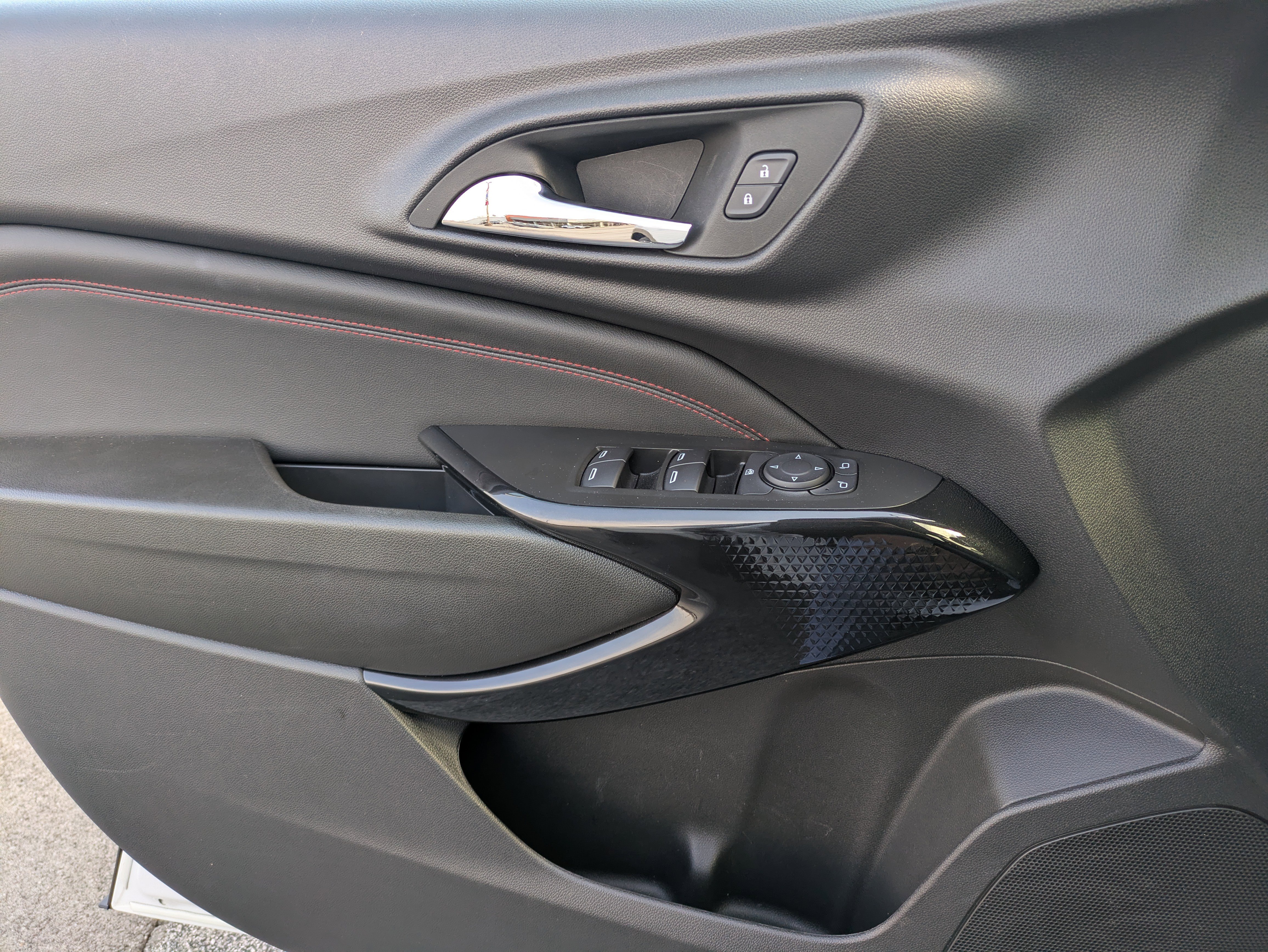 Used 2025 Chevrolet Trax RS w/ Driver Confidence Package image 21