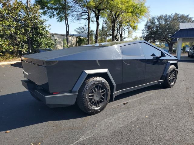 Used 2024 Tesla Cybertruck AWD Crew Cab image 4