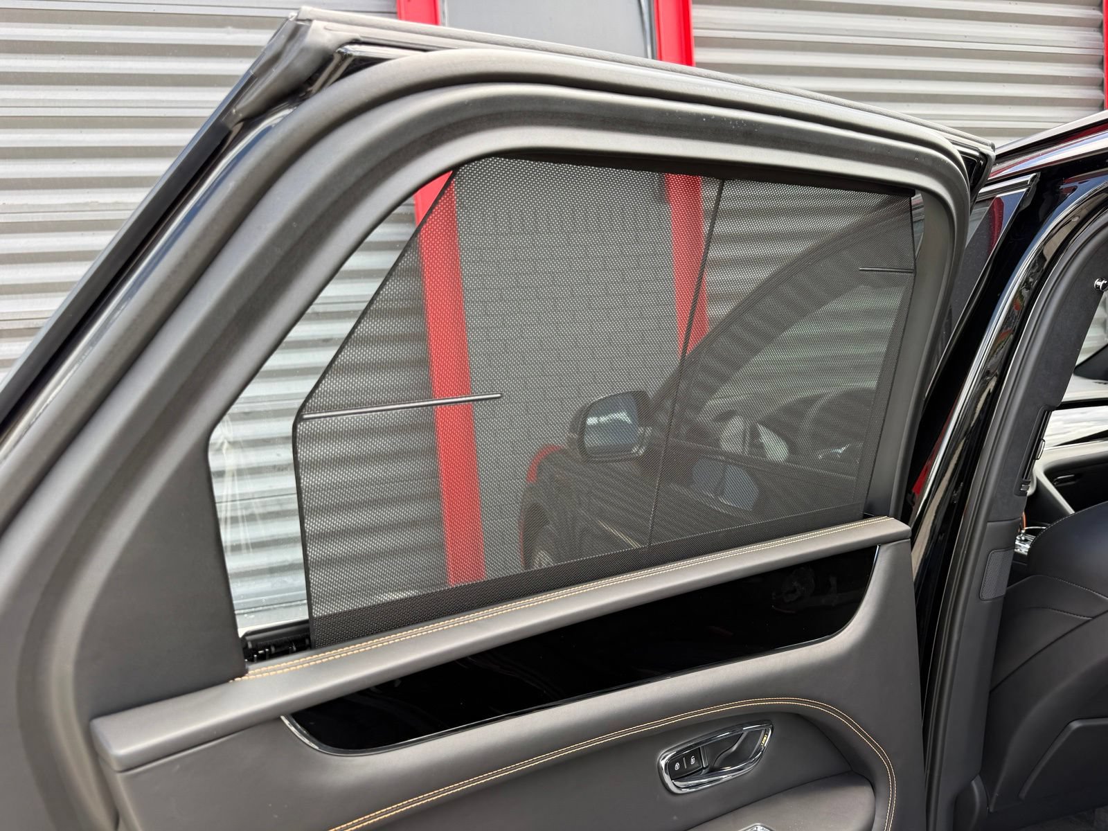 Used 2023 Bentley Bentayga AWD/4WD image 39