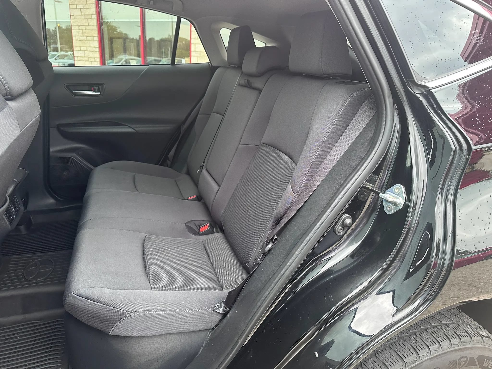 Used 2024 Toyota Venza LE AWD/4WD image 12