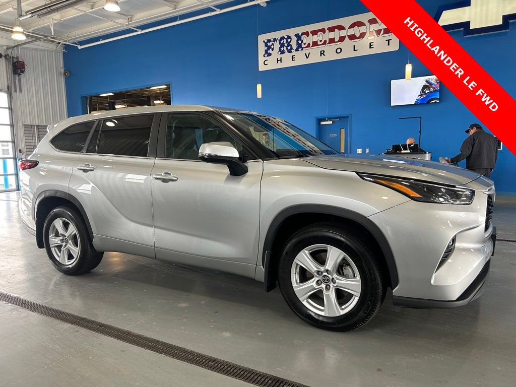 Used 2023 Toyota Highlander LE image 1