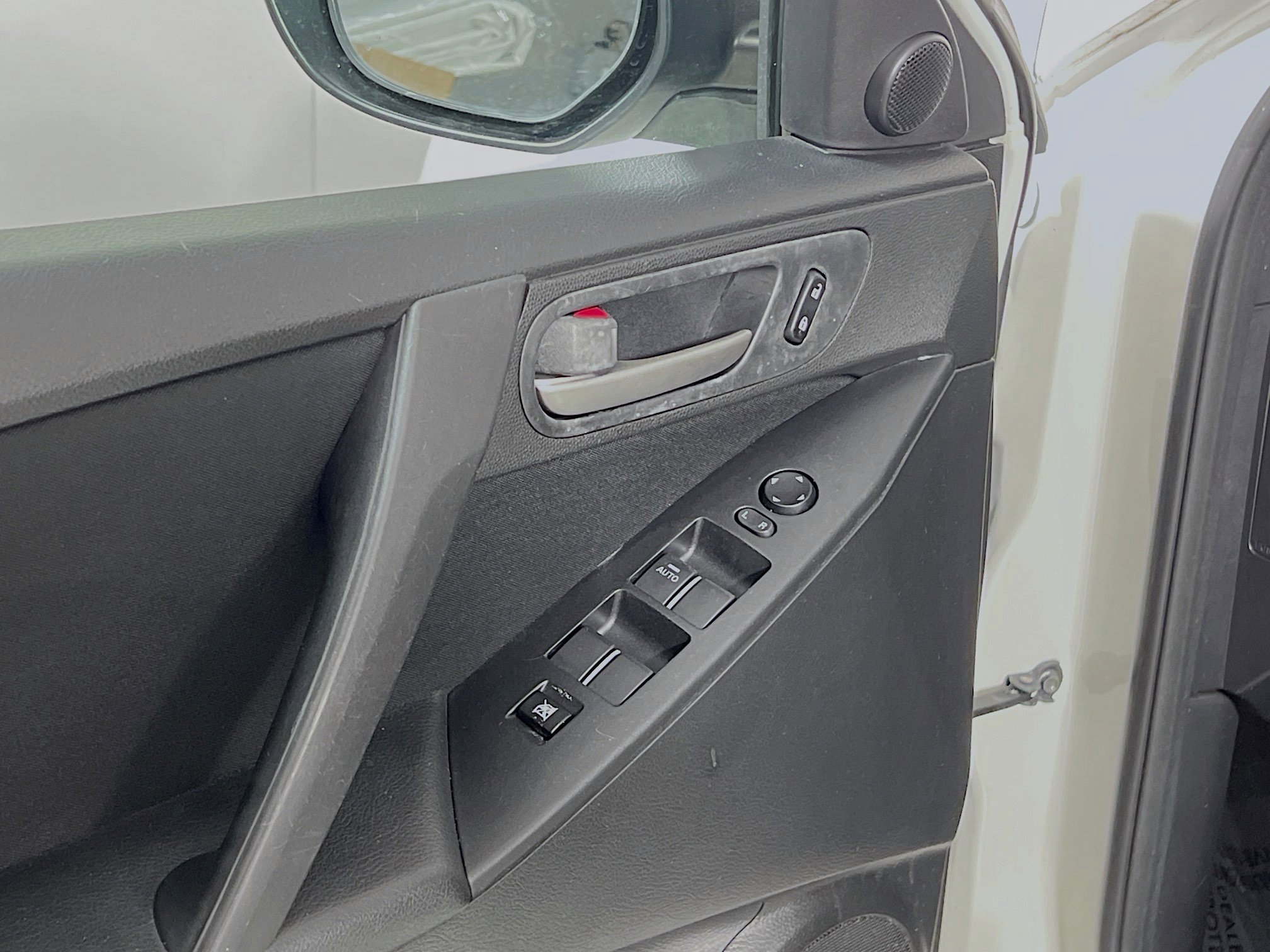 Used 2011 MAZDA MAZDA3 i Touring image 17