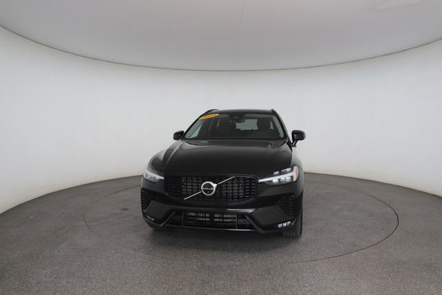 Used 2023 Volvo XC60 B5 Plus image 32