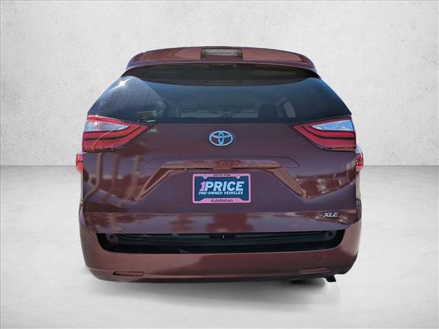 Used 2015 Toyota Sienna XLE image 7