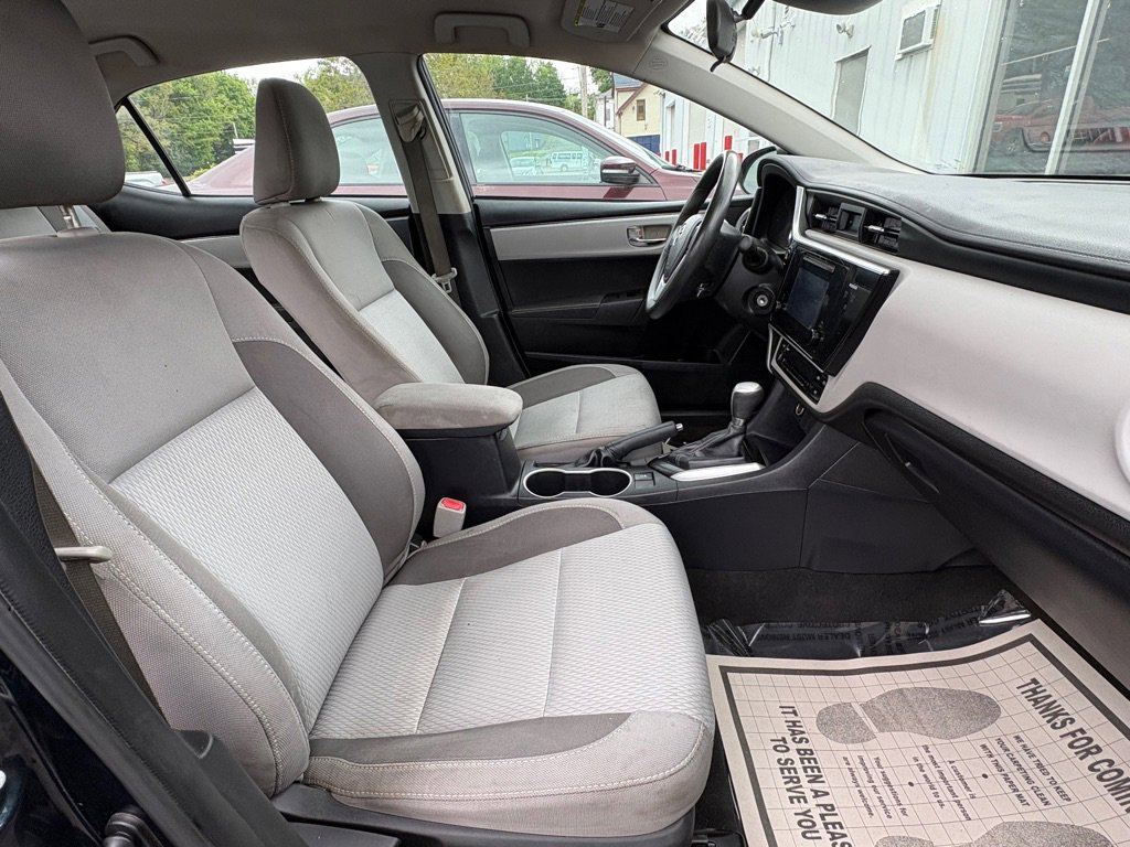 Used 2017 Toyota Corolla LE w/ Carpet Mat Package (TMS) FWD image 16