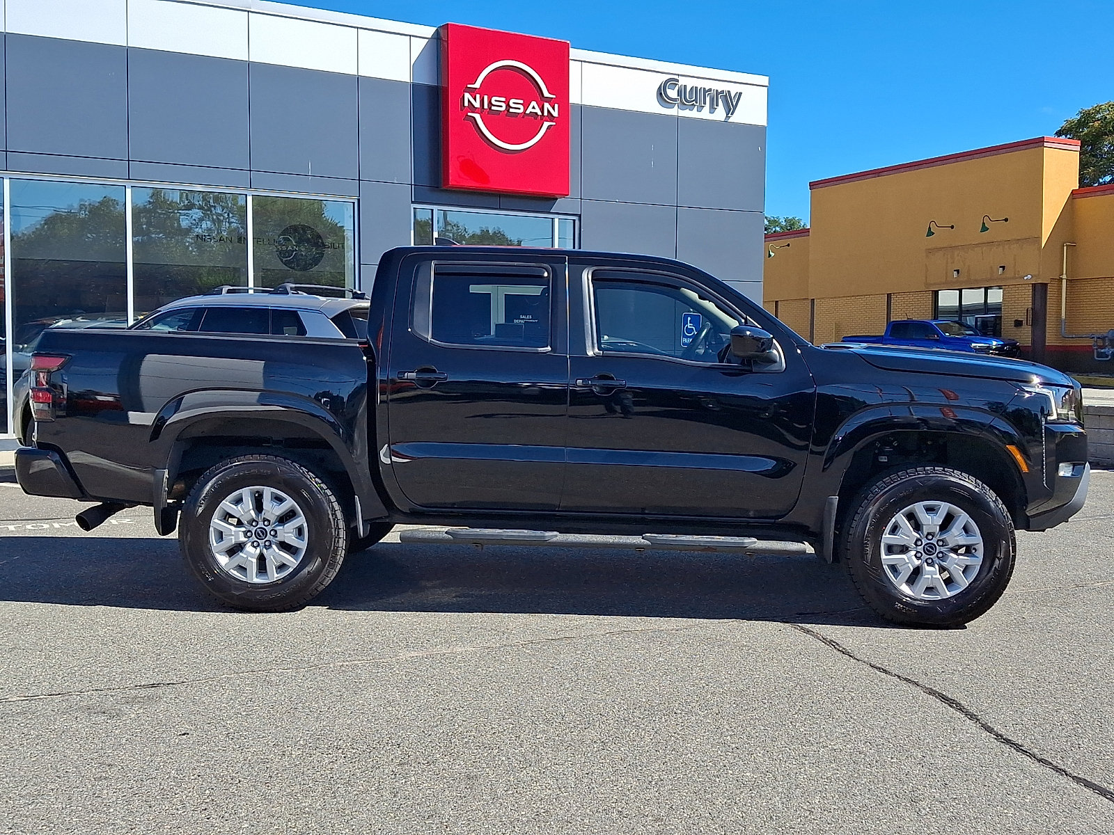 Used 2024 Nissan Frontier SV w/ SV Convenience Package AWD/4WD image 8