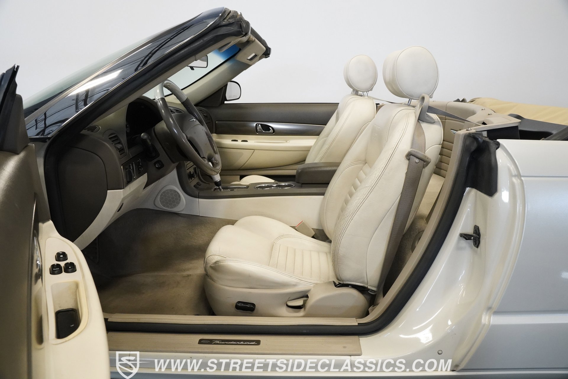 Used 2005 Ford Thunderbird 50th Anniversary image 3