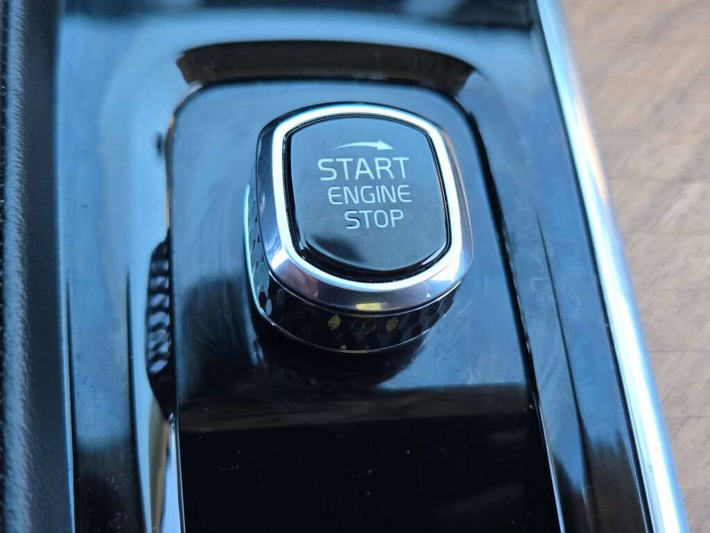 Used 2023 Volvo XC90 T8 Core image 40