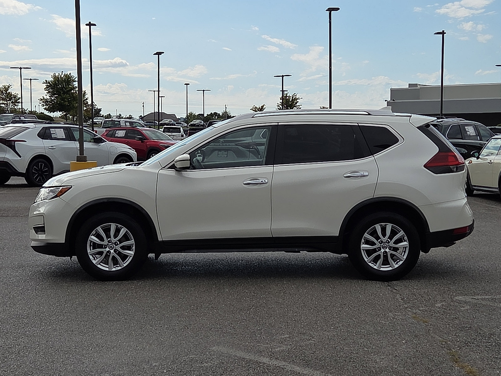 Used 2020 Nissan Rogue SV AWD/4WD image 3