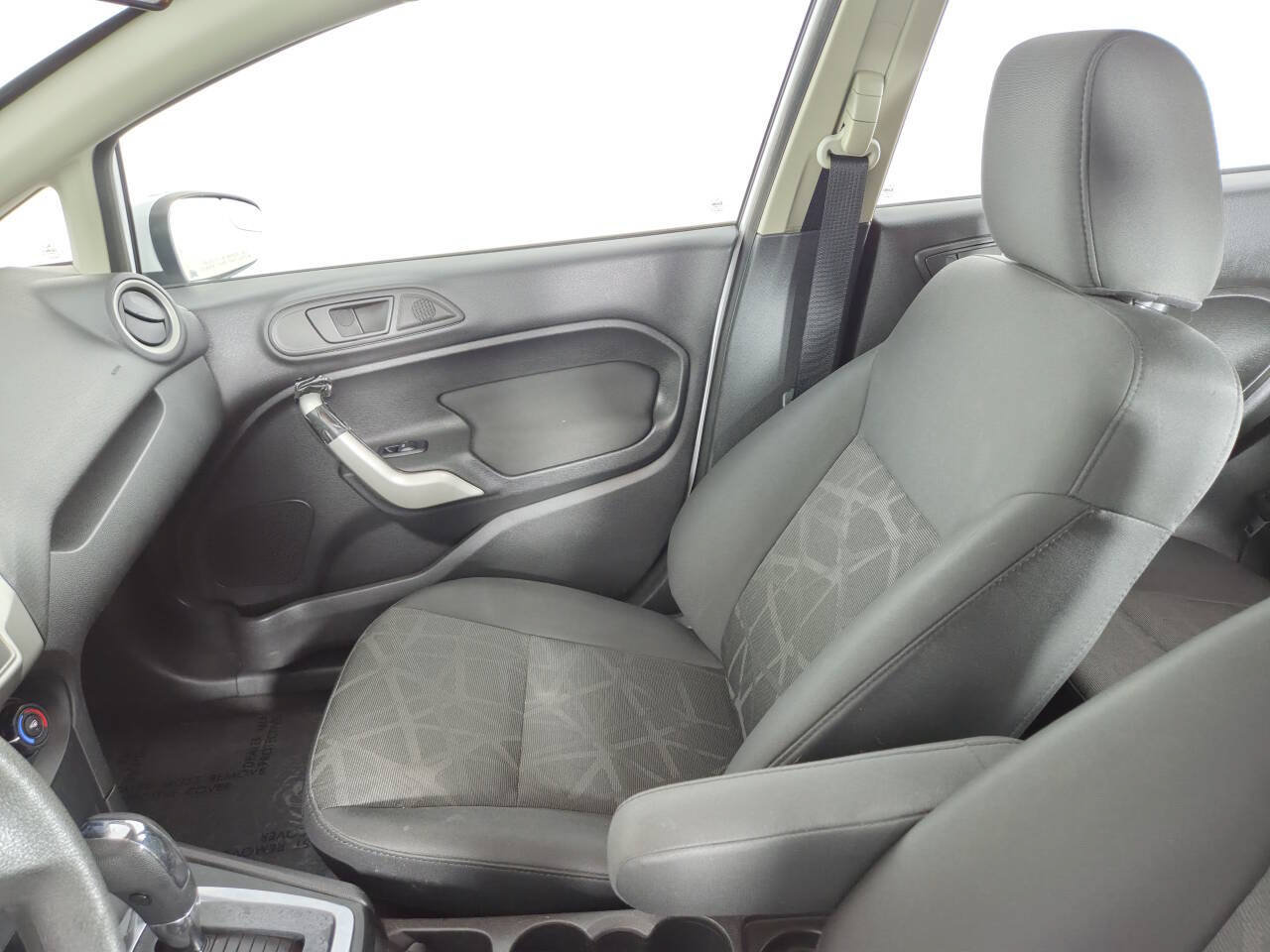 Used 2012 Ford Fiesta SE w/ Super Fuel Economy Pkg FWD image 16