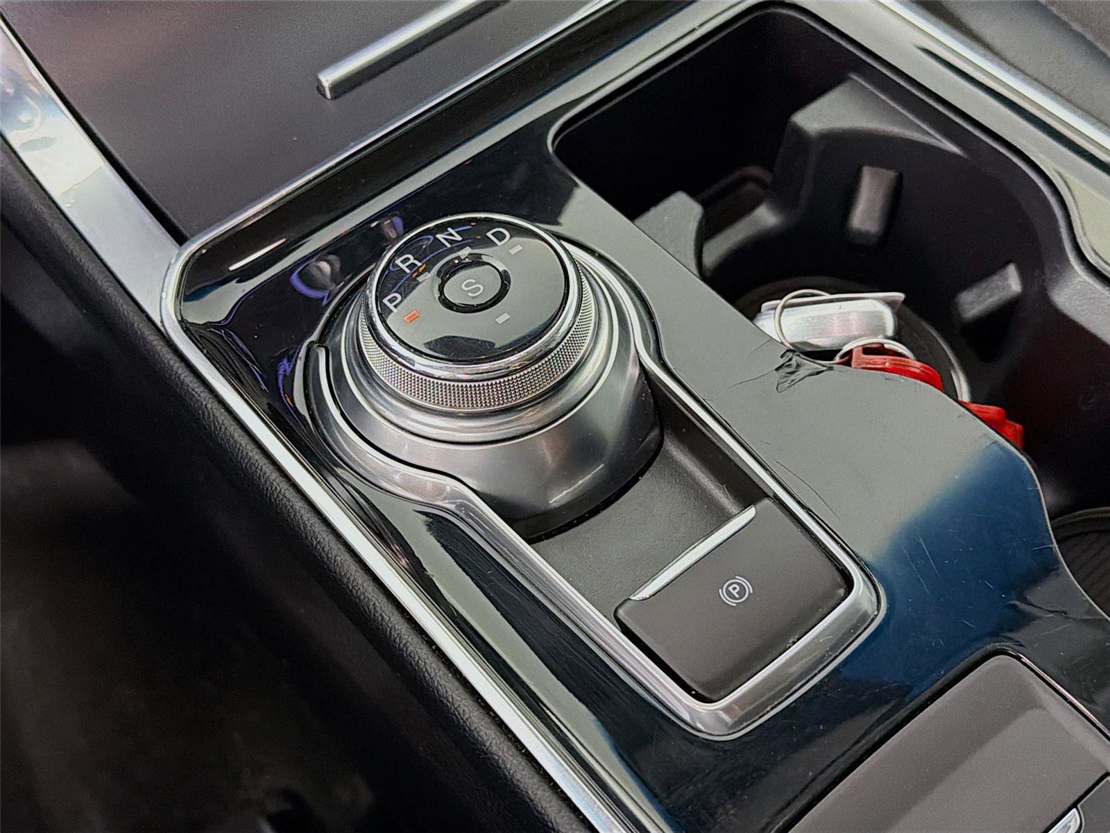 Used 2019 Ford Edge Titanium image 17