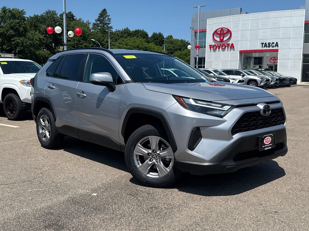 Used 2025 Toyota RAV4 XLE AWD/4WD image 1