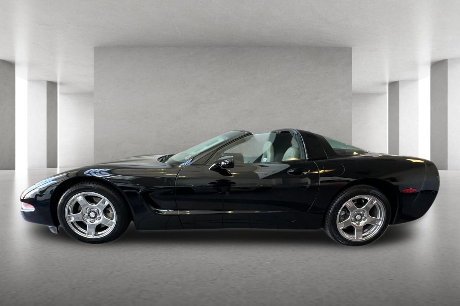 Used 1997 Chevrolet Corvette Coupe RWD image 7